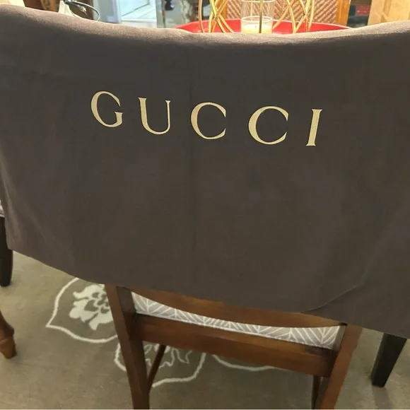 Gucci Black Leather Shoulder Bag with Gold Accents - Picture 4 of 4